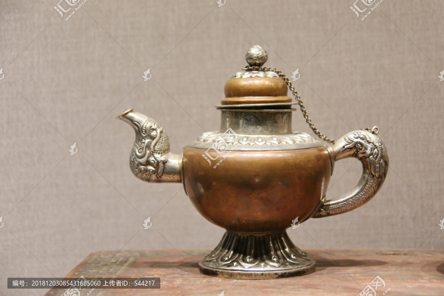 清代嵌银铜茶壶