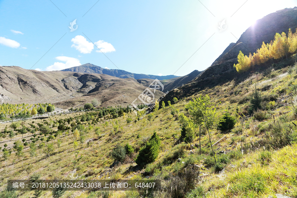 西藏山南崇山峻岭风光