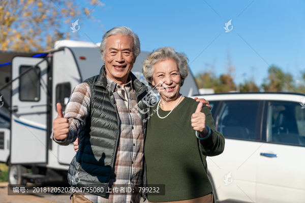 老年夫妻自驾旅行