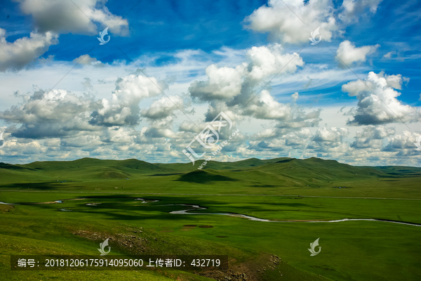 蓝天白云丘陵草原河流