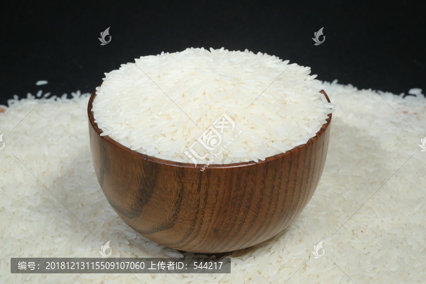 木碗装常香米大米