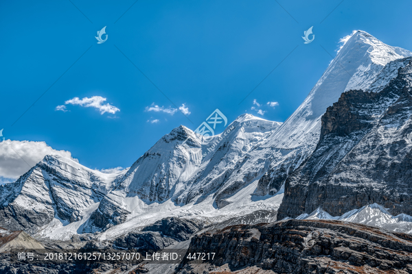 亚丁雪山