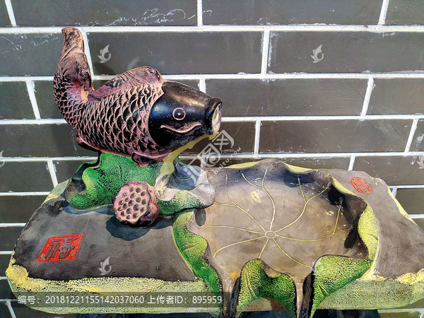 荷花鲤鱼雕塑