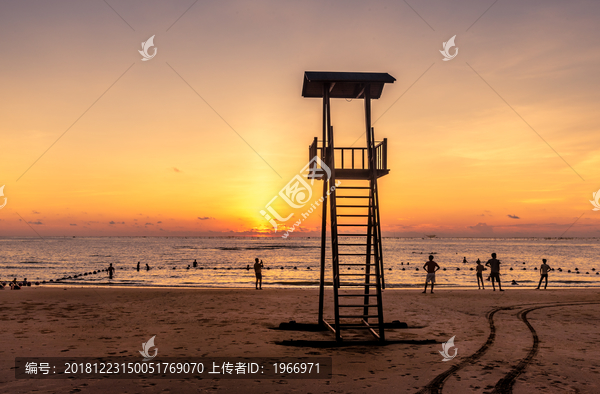 雷州半岛的海上日落