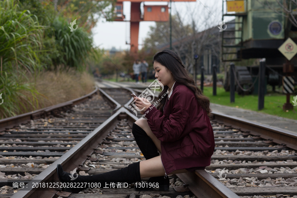 美女轨道外景写真图片大全