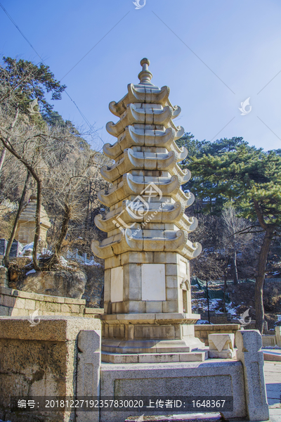 千山无量观葛公塔与树木雪景