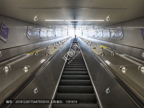 青岛地铁扶梯
