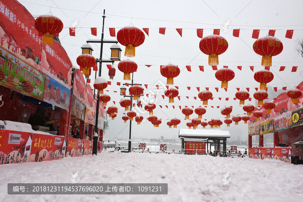 河街雪景