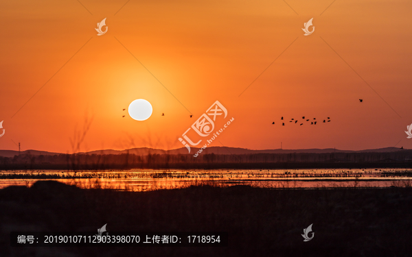 河流湿地阳光落日晚霞风光