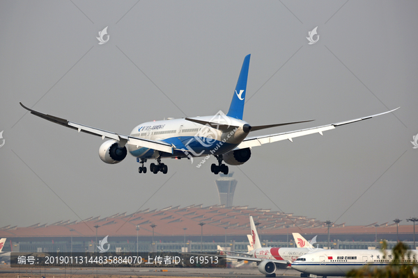 厦门航空波音B787飞机降落