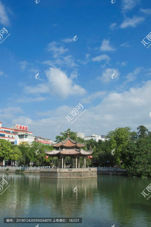 晴天時(shí)候的百源川池-匯圖網(wǎng) fosd68.com 晴天時(shí)候的百源川池