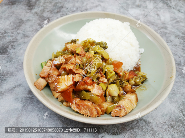 酸菜黄豆卤肉饭