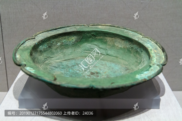 内蒙古博物院藏品明代花瓣纹铜盆