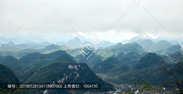 雾锁群山