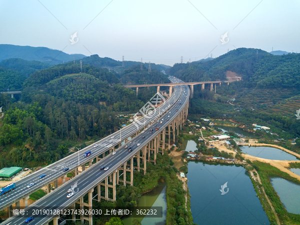 东莞大岭山花灯盏莞佛高速高架桥