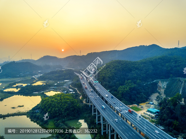 东莞大岭山花灯盏莞佛高速高架桥