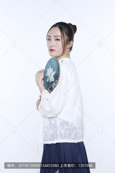 女子穿汉服高清大图