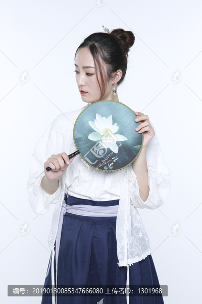 女子穿汉服高清大图