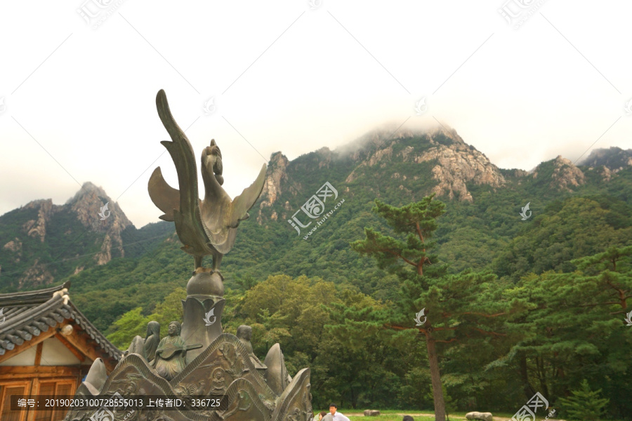 韩国雪岳山新兴寺凤凰神鸟铜塑