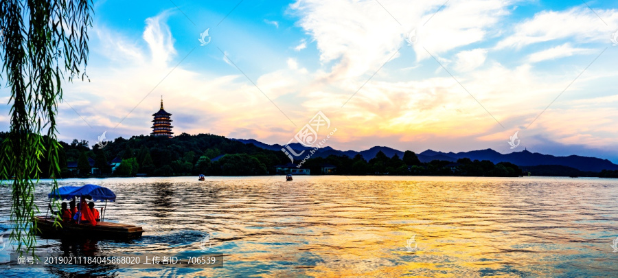 西湖雷峰塔夜景