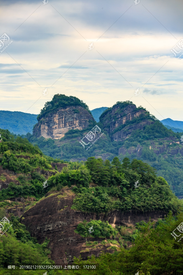 中国福建武夷山双乳峰