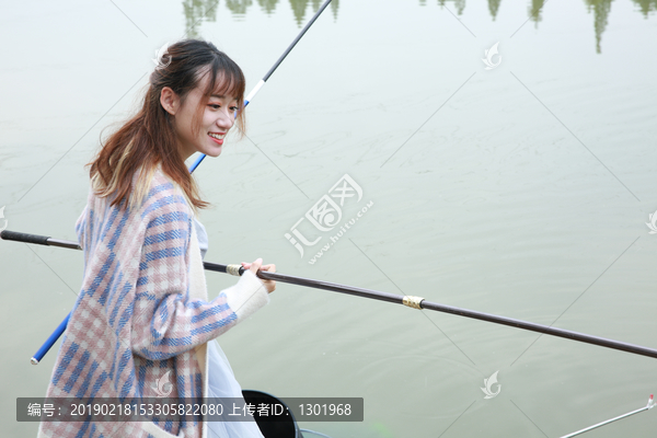 女孩户外钓鱼素材图片