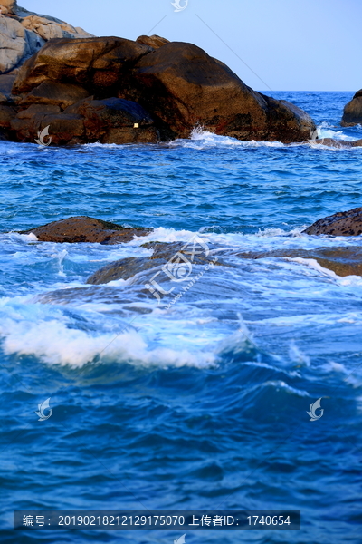 大海浪花礁石