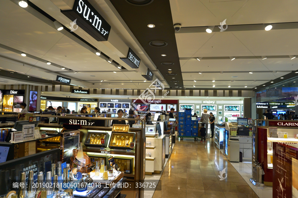 韩国首尔机场免税购物街