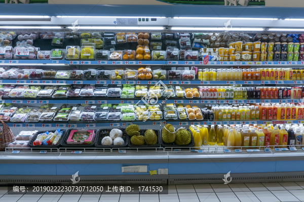 超市冷藏区内景