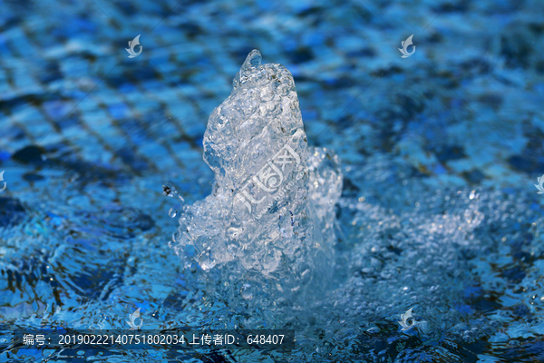 喷泉水柱的静态瞬间背景