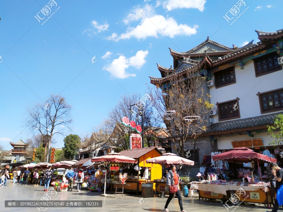 彝人古镇风景不错