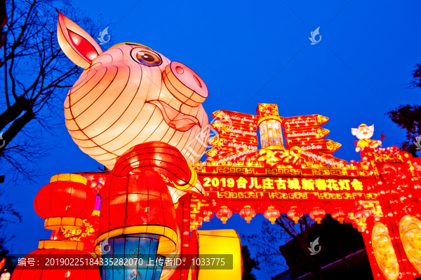 台儿庄古城夜景灯会猪灯笼