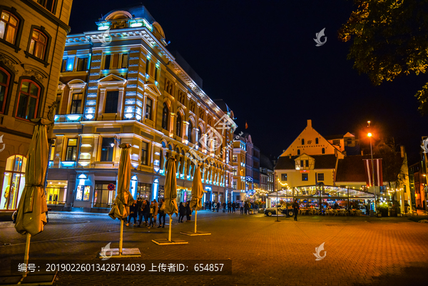 里加老城步行街夜景