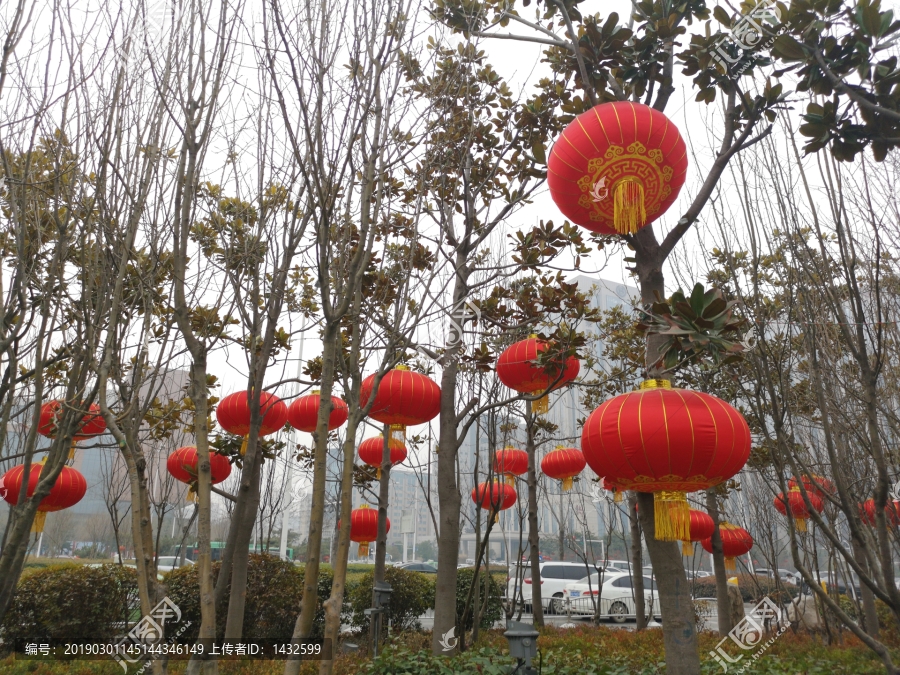 大红灯笼高高挂