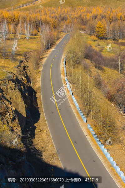 秋季森林公路