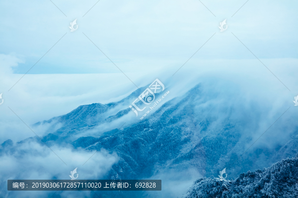 云雾庐山雪景