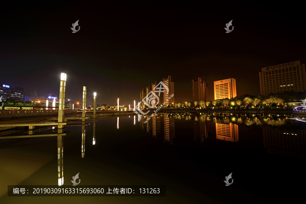 金华施光南音乐广场路灯柱夜景