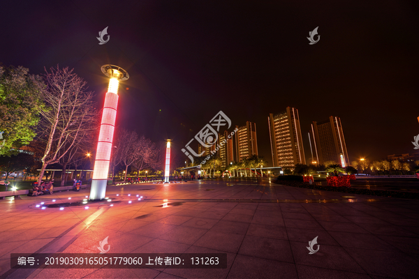 金华施光南音乐广场路灯柱夜景