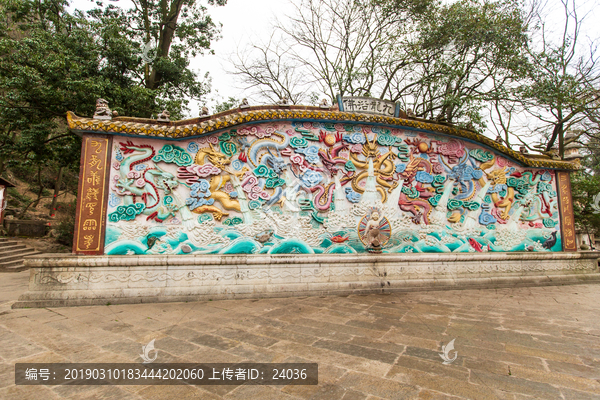 贵阳黔灵山公园弘福寺九龙浴佛