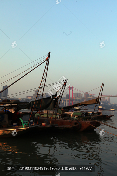 江边渔船