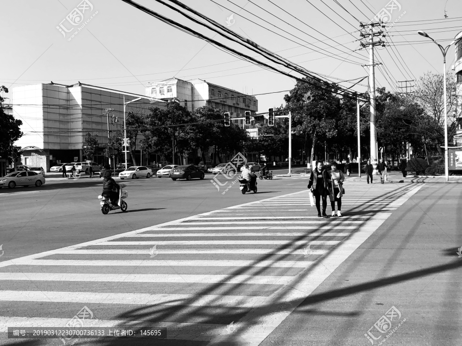 黑白城巿路景