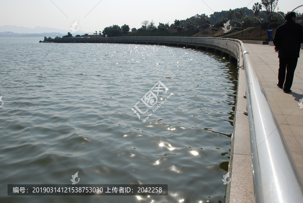 湖边步道