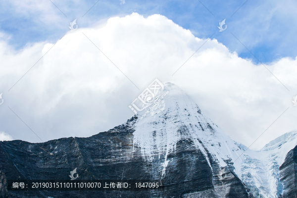 夏诺多吉雪山