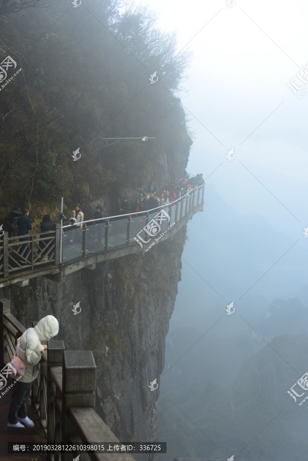 张家界天门山玻璃栈道