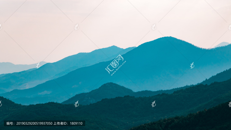 水墨群山