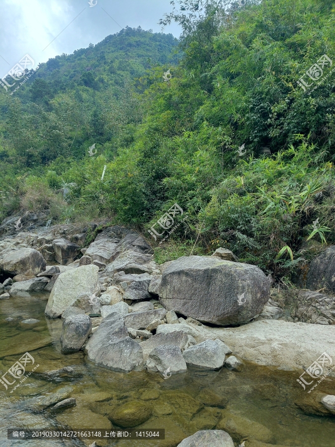 溪流山林