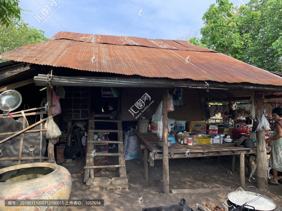 柬埔寨农村农居铁皮屋