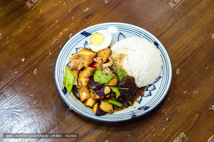 香菇青椒炒肉盖饭