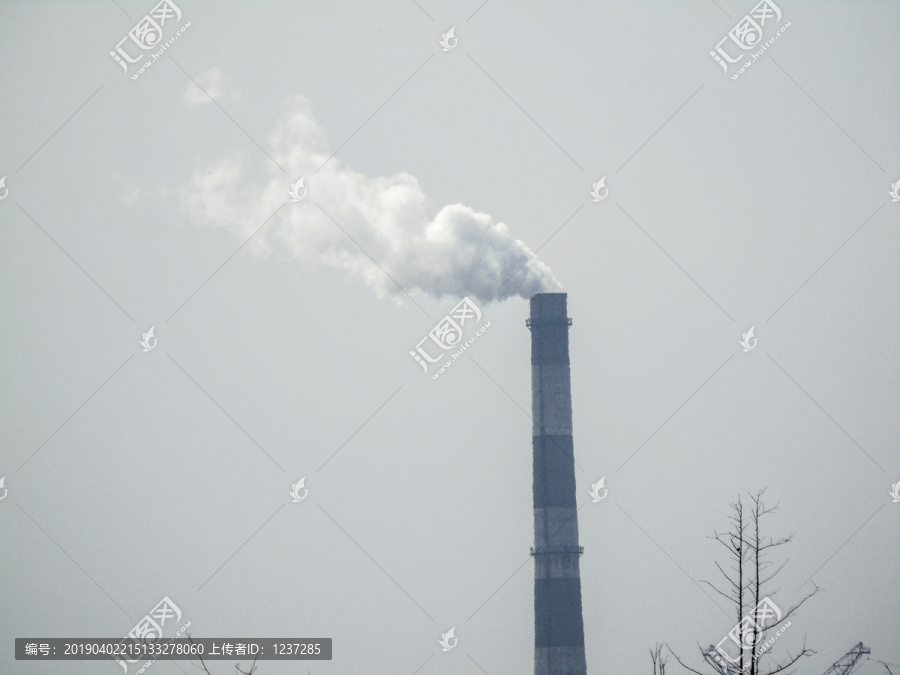 污染环境的工业排污烟囱
