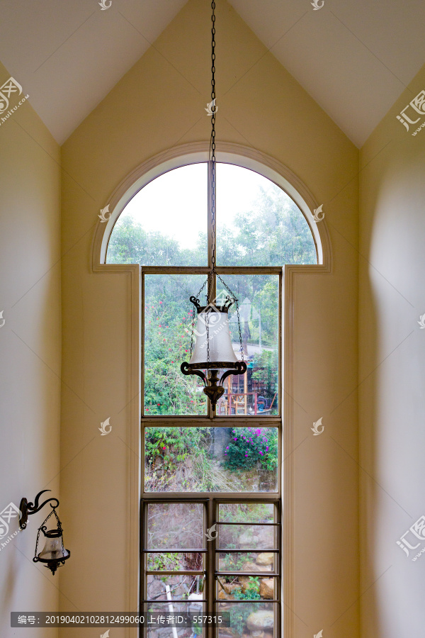 别墅内景楼梯窗户